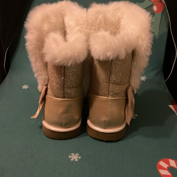 Girls Juicy boots. Gold. Size 2. Great shape. Worn twice. - Picture 3 of 6